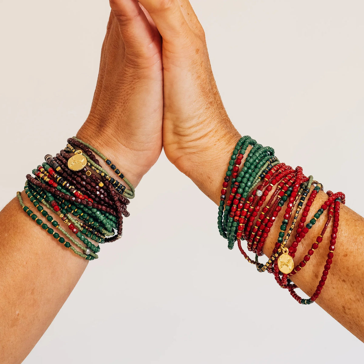 Bracelets colliers - GLINDA GREEN FOREST - TETES BLONDES – photo portée
